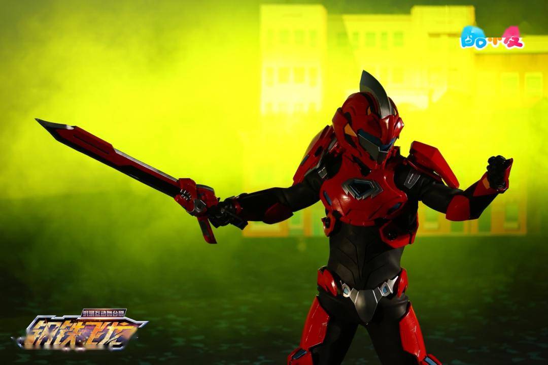 《钢铁飞龙》,以友情,冒险,作战为主题线索,讲述了钢铁飞龙战士炽焰和