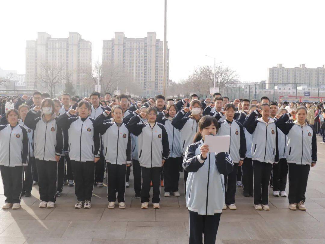垦利实验中学举行团员入团宣誓仪式_活动_全体_郑重