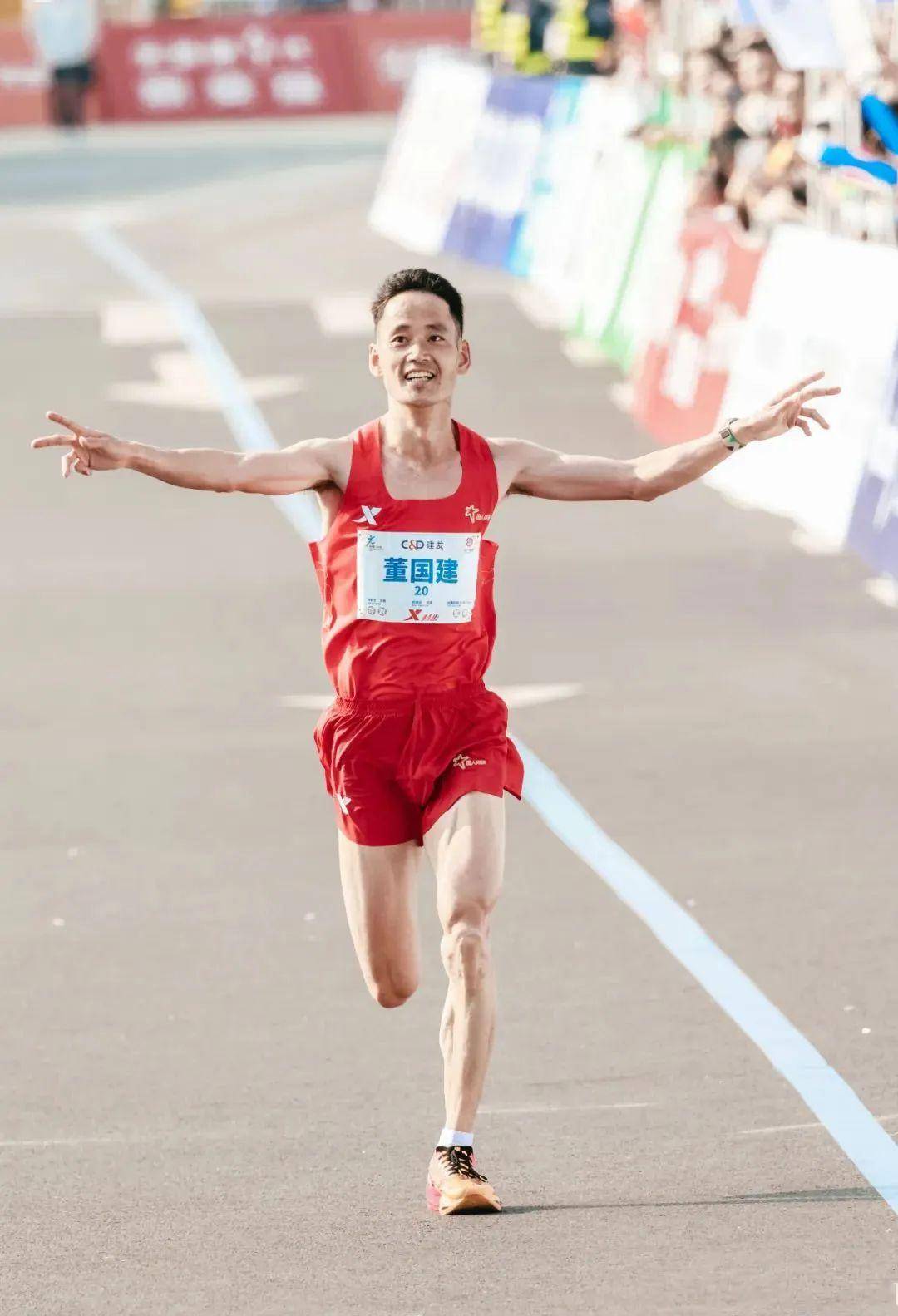 滇将董国建,张德顺分获厦门马拉松国内组男女冠军_小时_成绩_女子