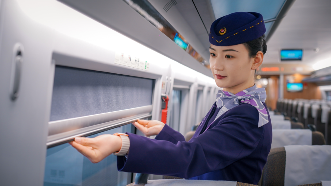 银川至贵阳北动车明日开行,乘务员盛装亮相!_宁夏_铁路_列车