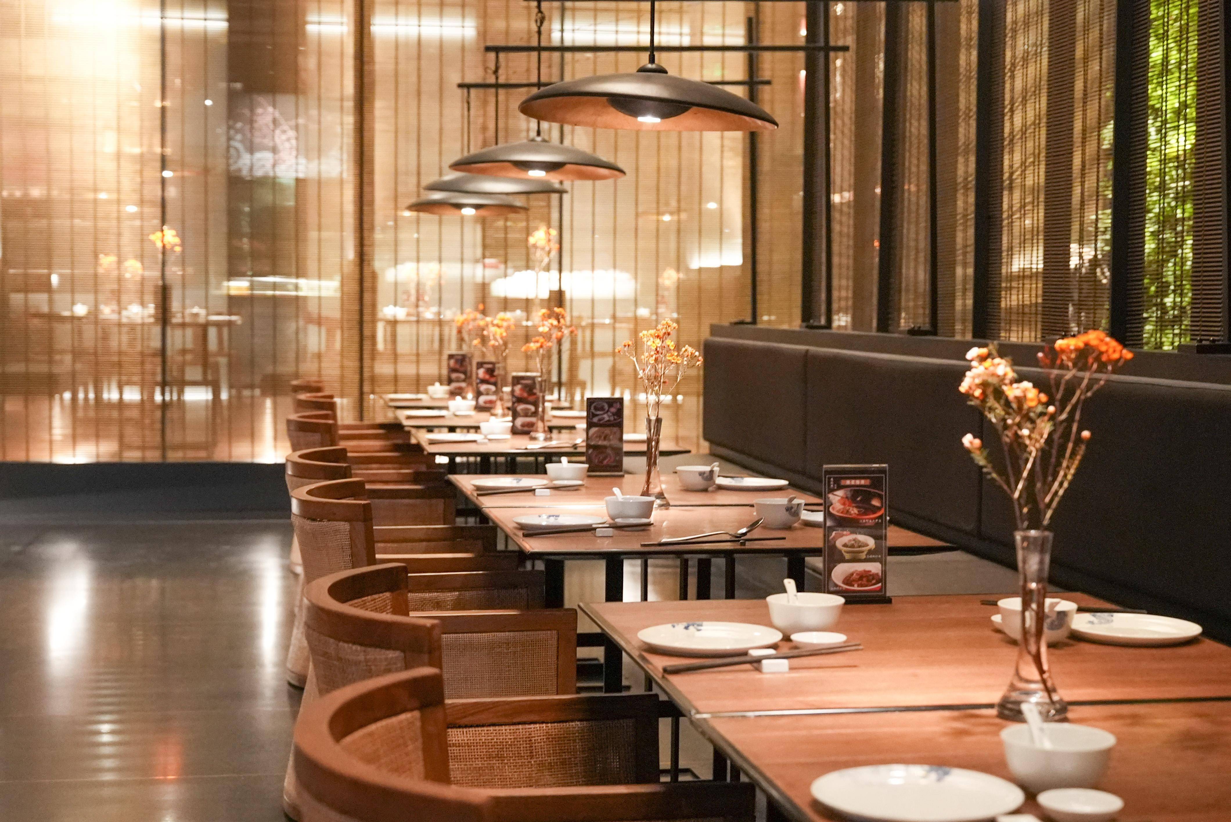 大同凤临阁味庄:黑金风装修视觉震撼,美食与艺术的奇妙交融_传统_文化