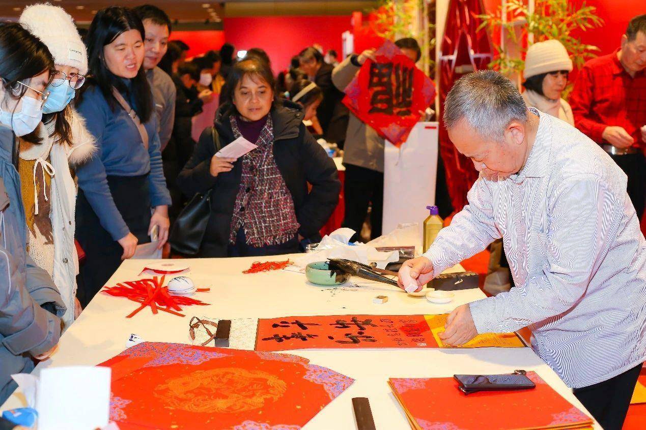 《柳牛》,李苦禪《連年有餘圖》,當代畫家范增《老子出關圖》等名畫