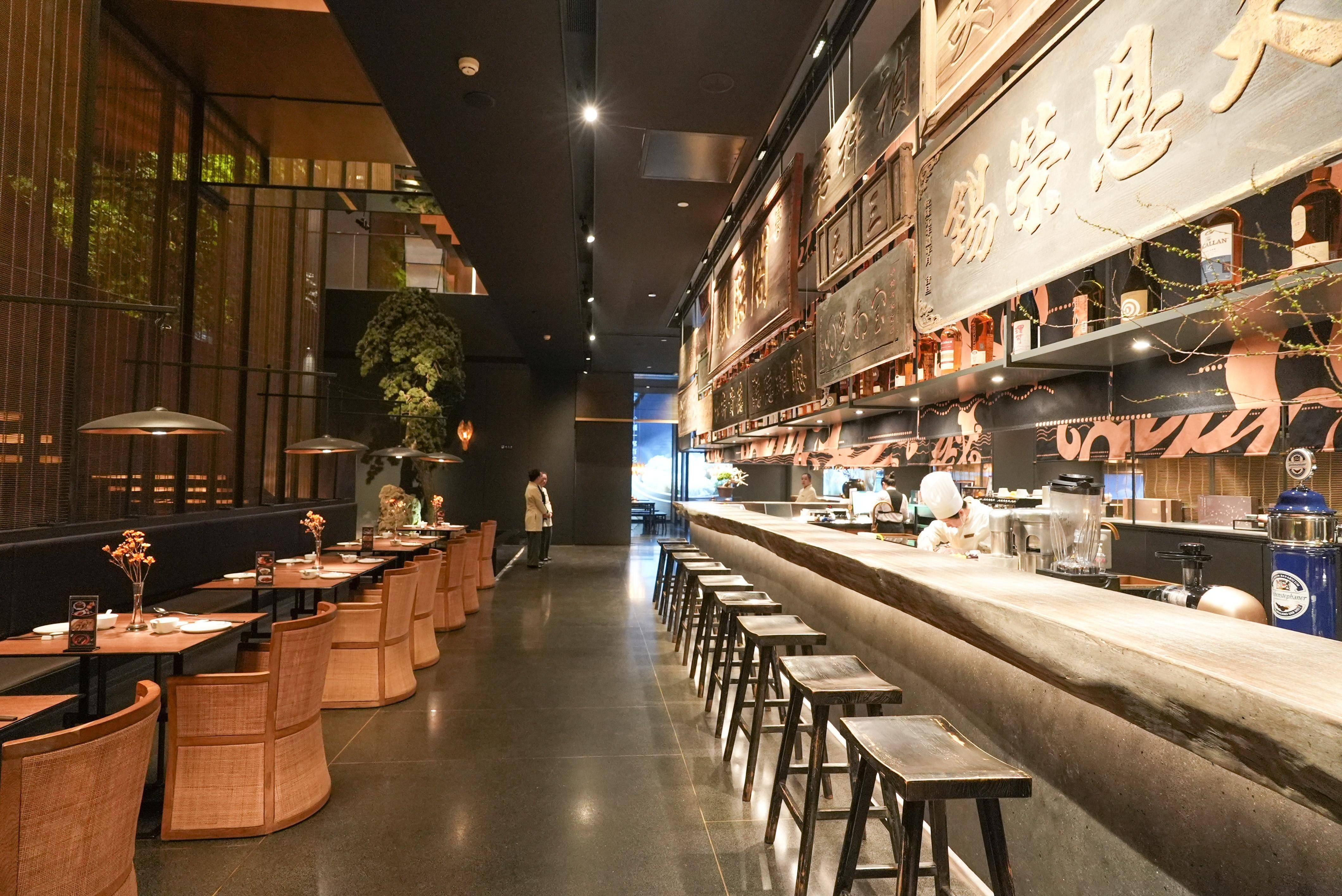 大同凤临阁味庄:黑金风装修视觉震撼,美食与艺术的奇妙交融_传统_文化