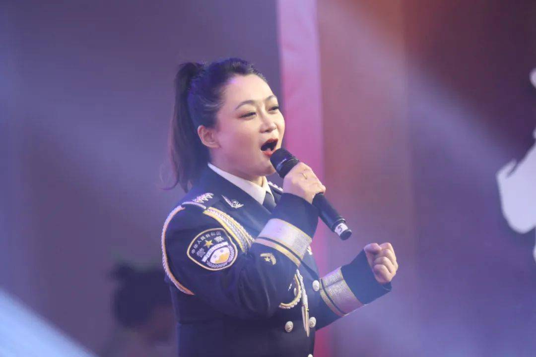 欢歌颂盛世笑语迎节日擎旗铸忠诚热血守平安1月9日大通县公安局举办