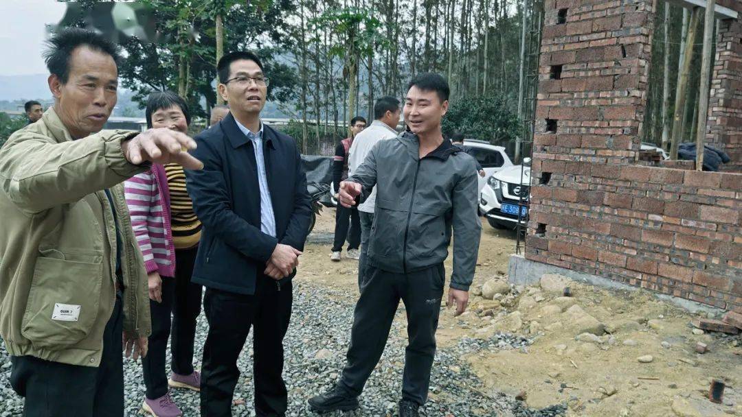 走访了解道德模范彭松辉住房情况走访慰问的道德模范,"身边好人",有