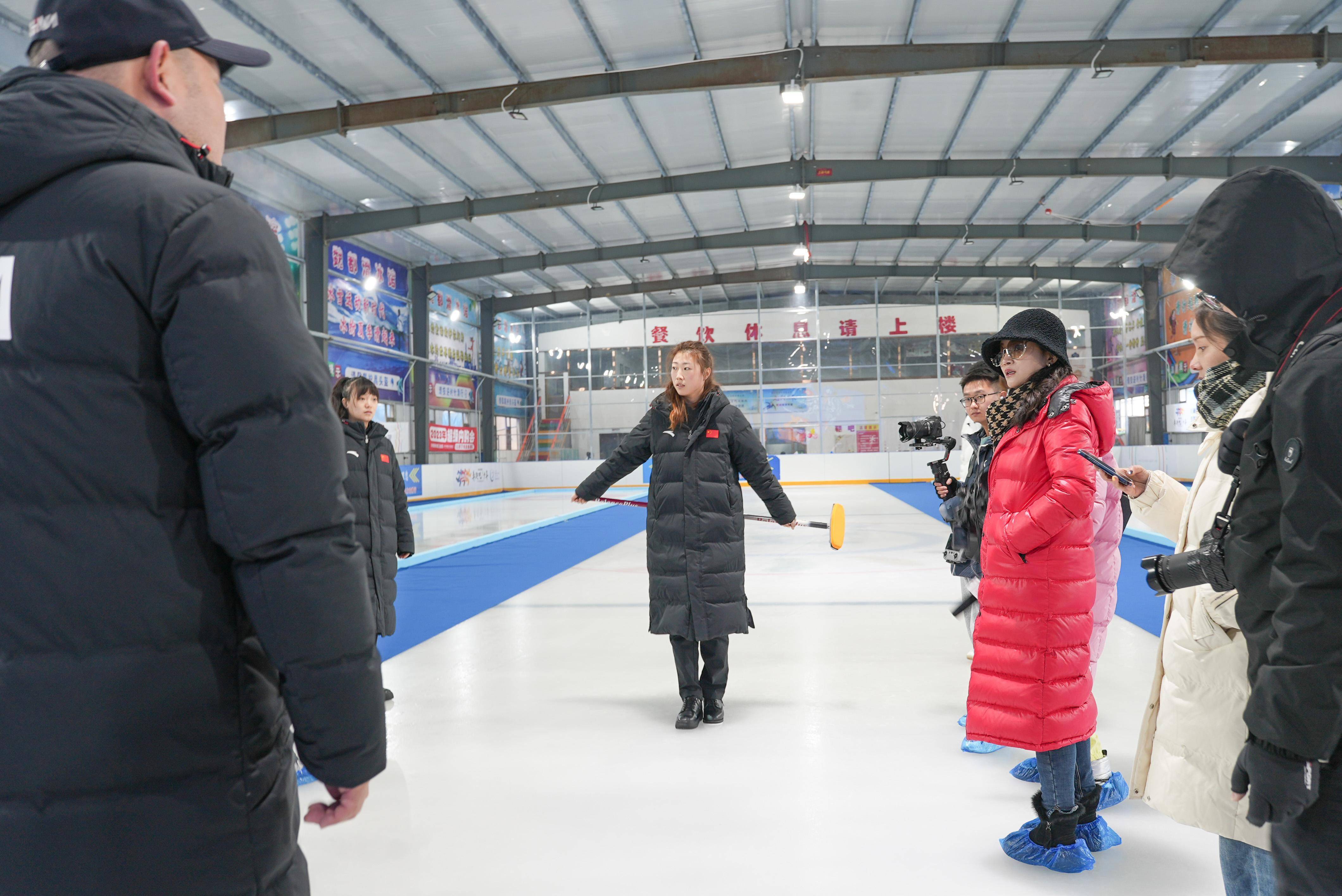 魏都冰雪奇园冰场图片