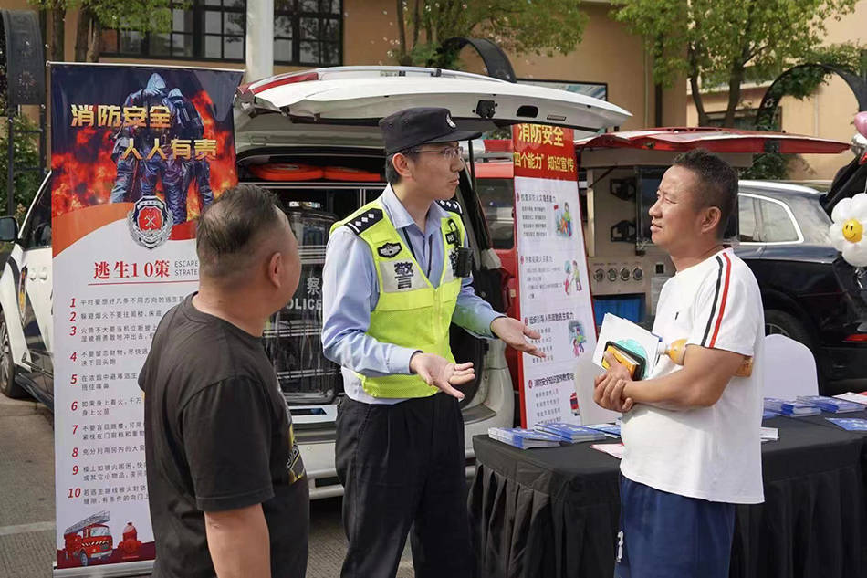 1本賬,3部手機,這位社區民警有自己的