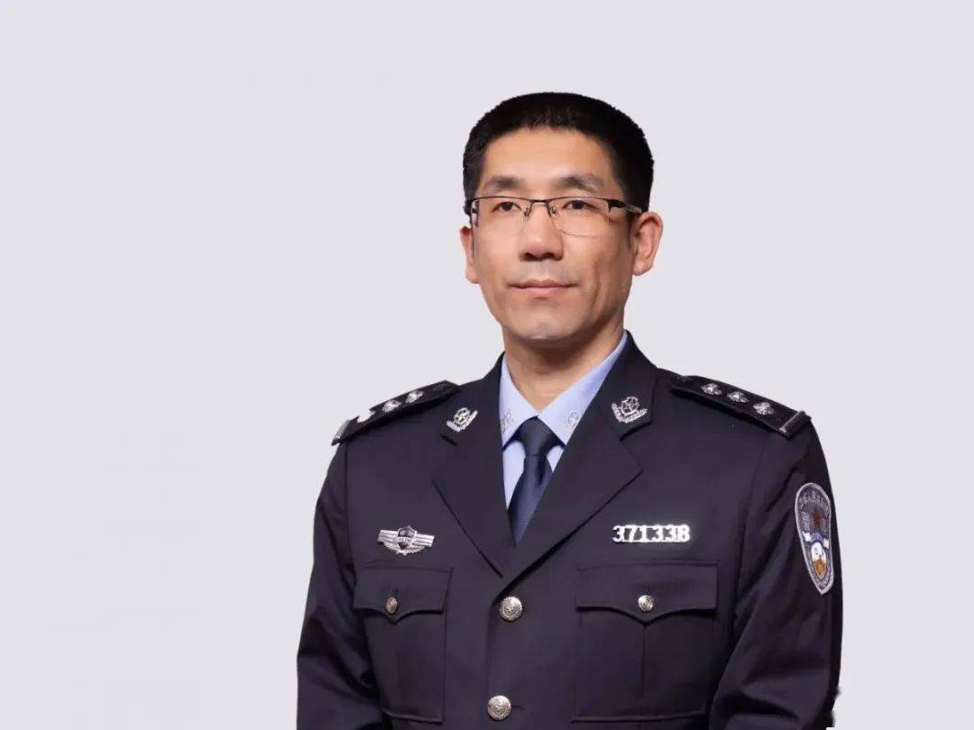 警心向党 热爱可抵岁月长_使命_警服_服务