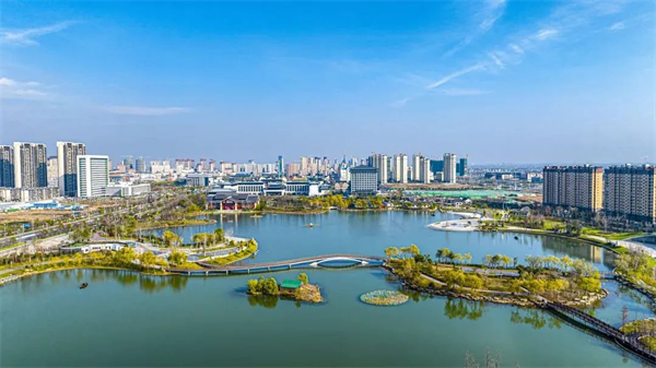 江苏省盐城市射阳县委,县政府紧盯住房,教育,医疗,就业,养老等民生