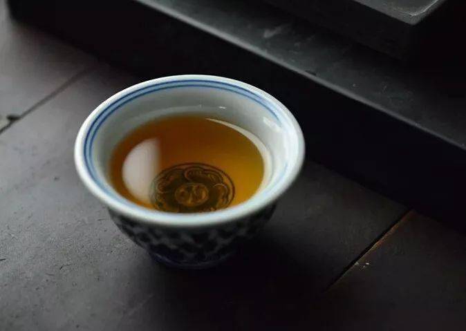 沏一壺好茶,靜待一生對飲的人_生活_一個人_是一種