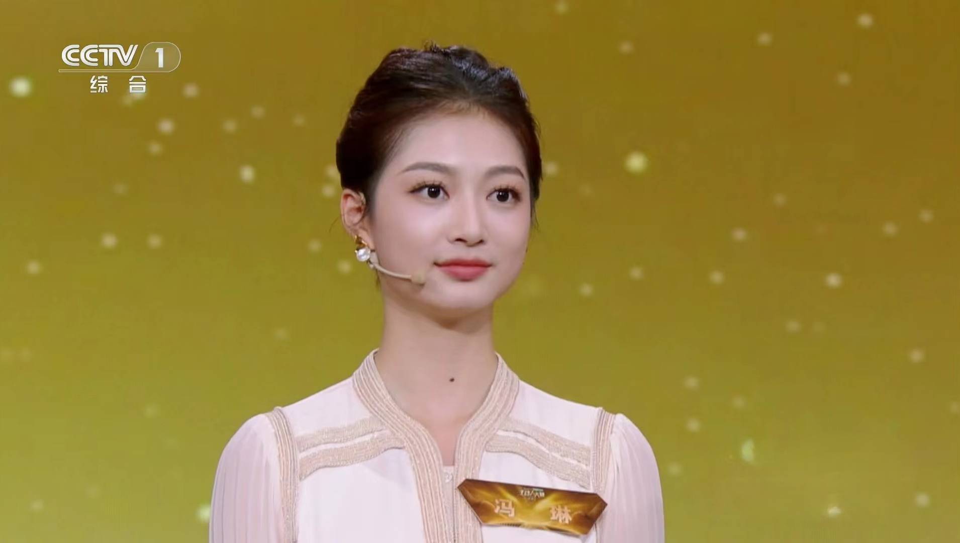 主持人大赛获奖选手杨旭和冯琳,就值得商讨了.