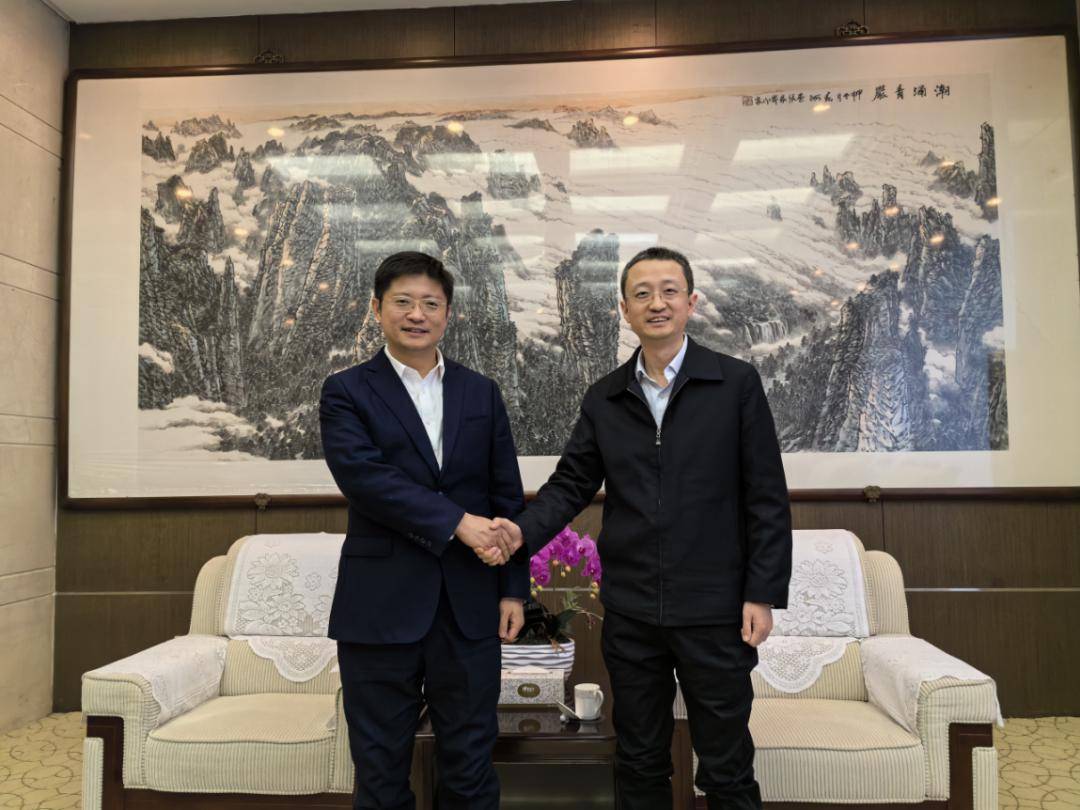 并与海淀区委副书记,区长李俊杰座谈交流