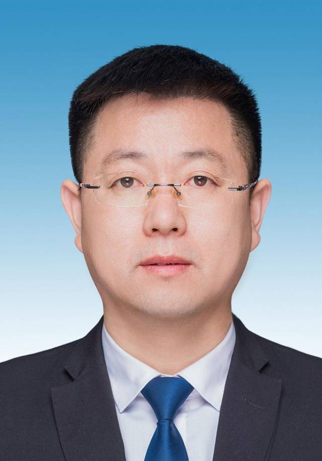 余干县人民政府副县长胡耀明,男,汉族,1980年10月出生,研究生学历