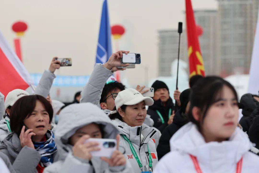 第十四屆全國冬季運動會群眾比賽在呼和浩特激情開賽_參賽_冰雪_越野