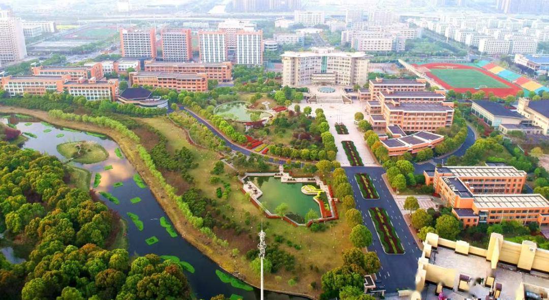 浙江传媒大学高教园区位于杭州市钱塘区白杨街道
