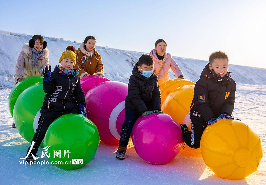 内蒙古:2024第三届呼和浩特欢乐冰雪节启幕