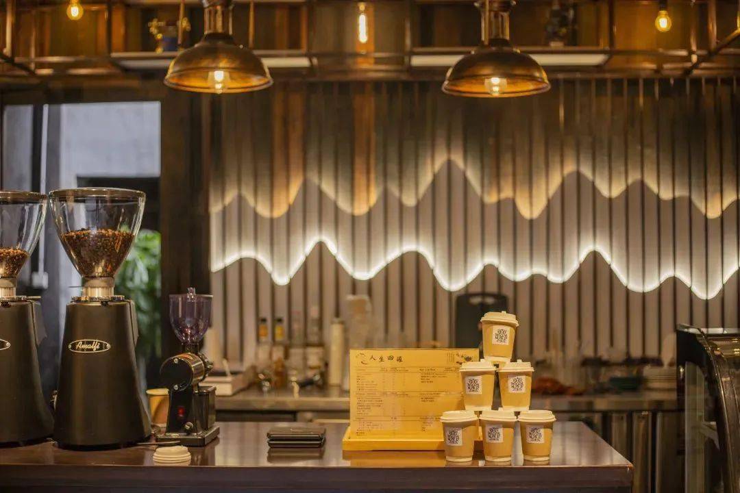 微洪江丨记者打卡"人生四罐"文创咖啡店 体验古典与新潮的碰撞_古城