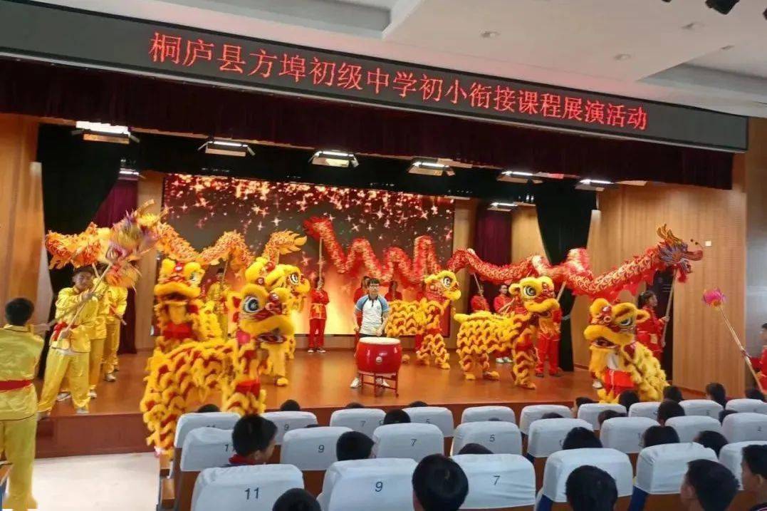桐庐县方埠初级中学地处横村镇,学校目前共有17个教学班,占地面积2.