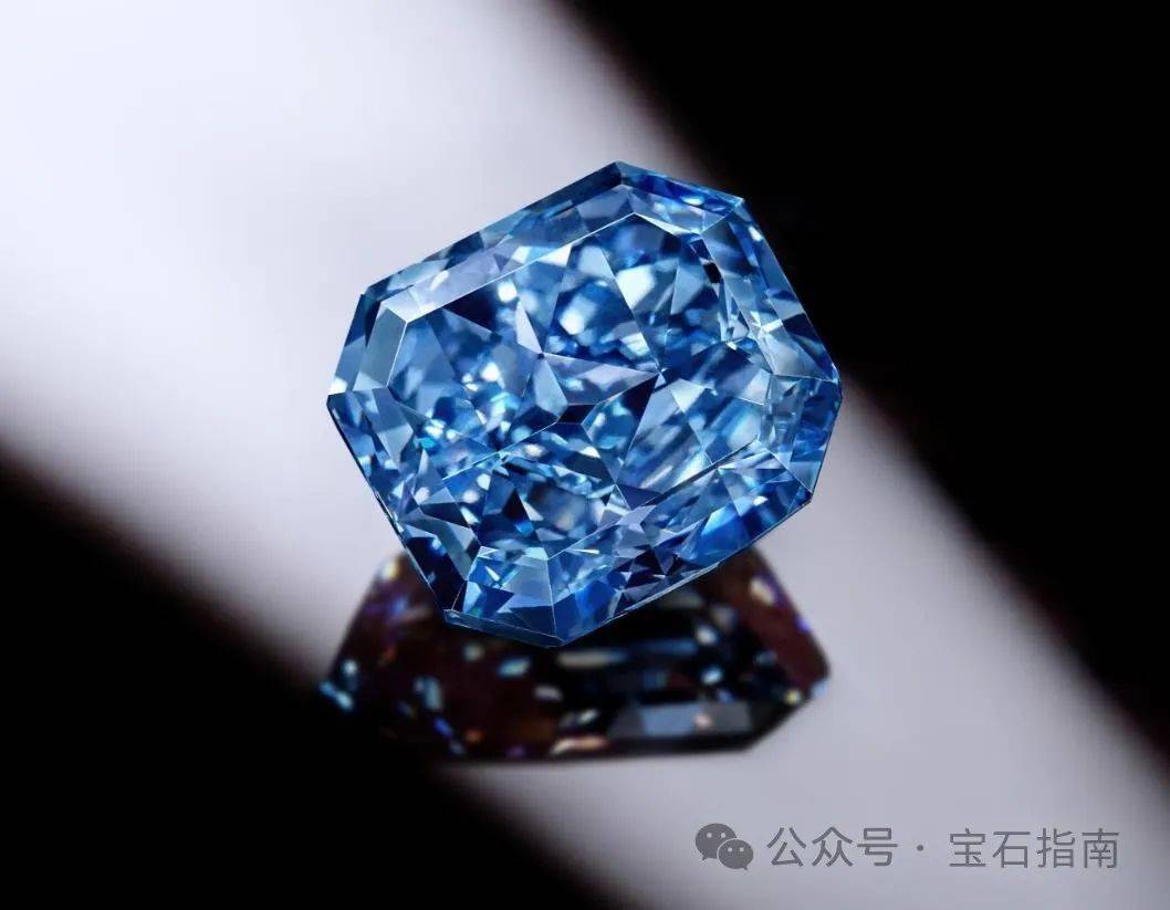 28克拉"the infinite blue"艳彩蓝钻戒指结果:逾1.98亿港币落槌!
