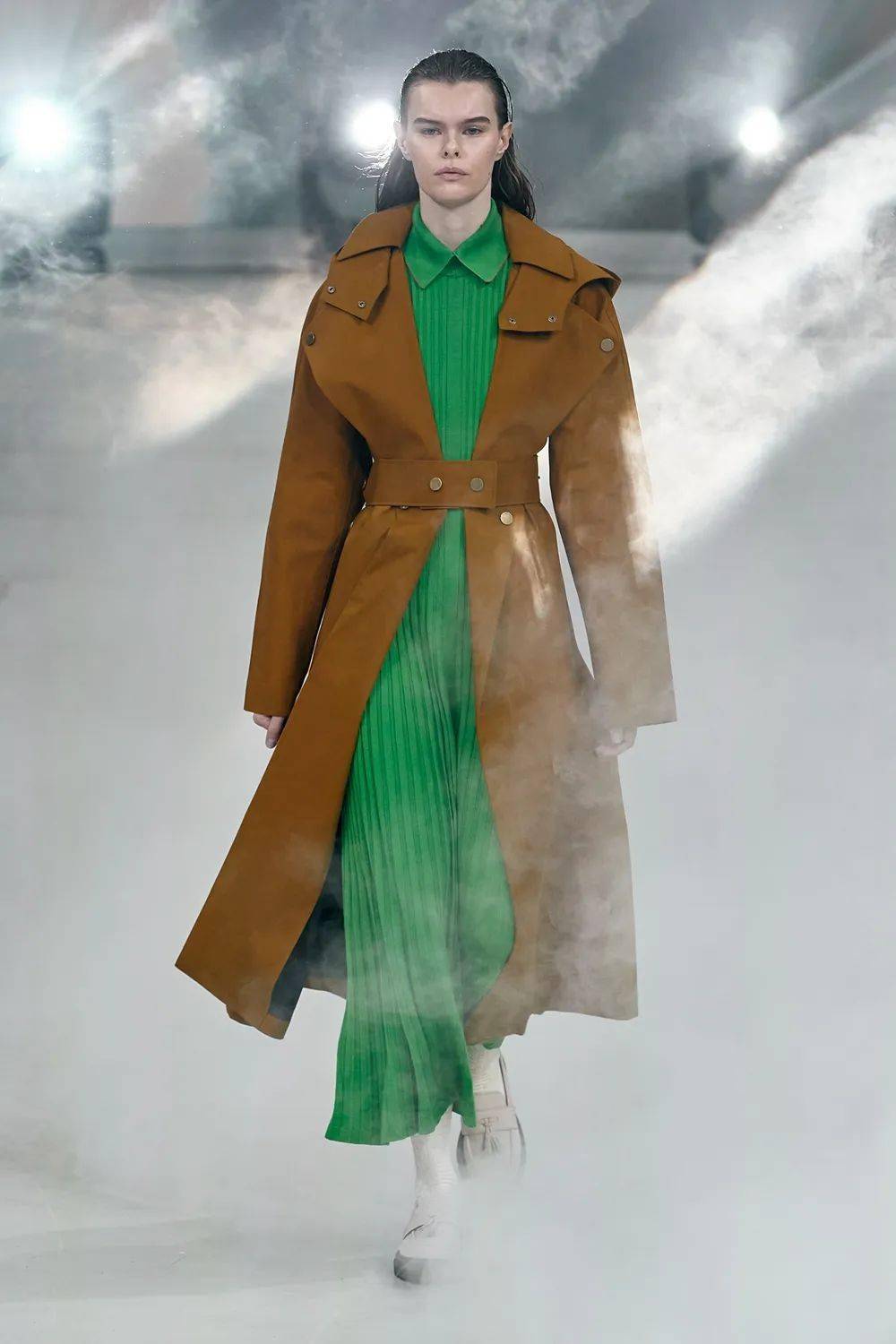 穿绿色 棕色,高级又显气质