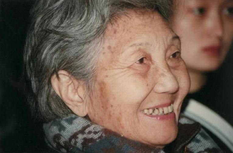 《呼啸山庄》首译者杨苡:活得有趣,才是最好的人生姿态_生活_一生
