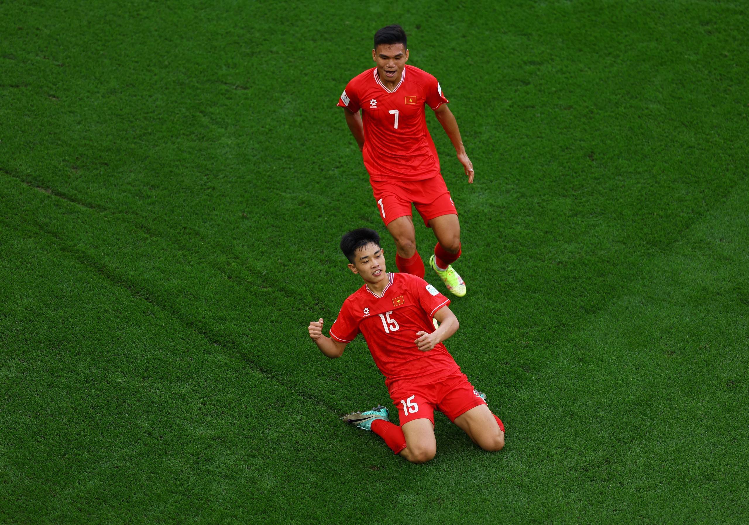 敢和日本队打对攻，越南足球再次让国足汗颜