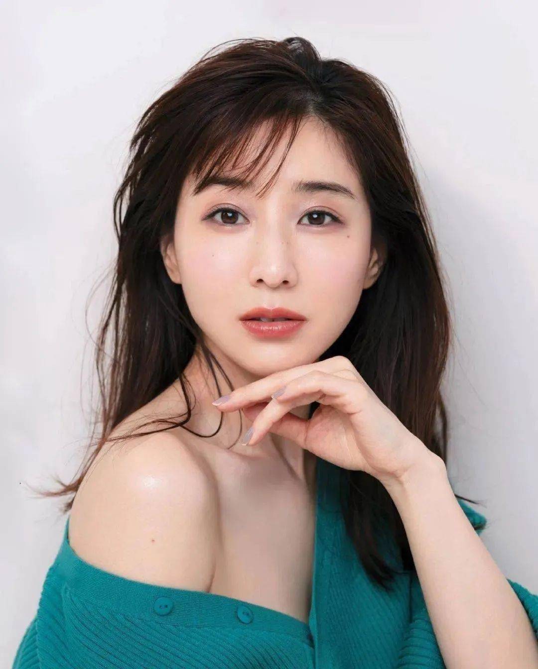 龟梨和也被曝热恋期强吻多位陪酒女,遭拒怒摔手机,网友却心疼他反骂其