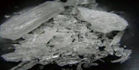 绿色为主,主要成分为甲基苯丙胺,咖啡因和乙基香兰素