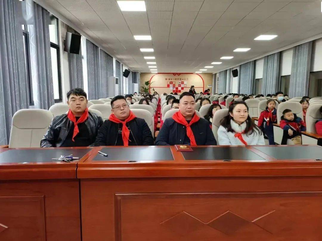 "星"光璀璨,"彰"显风采 ——邵阳县芙蓉学校"红领巾奖章"颁章仪式