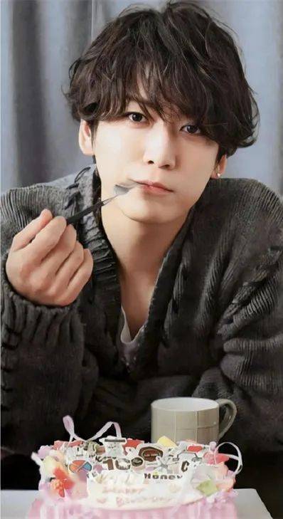 日本第一心机女拿下国民偶像,网友炸了:不愧是绿茶鼻祖.