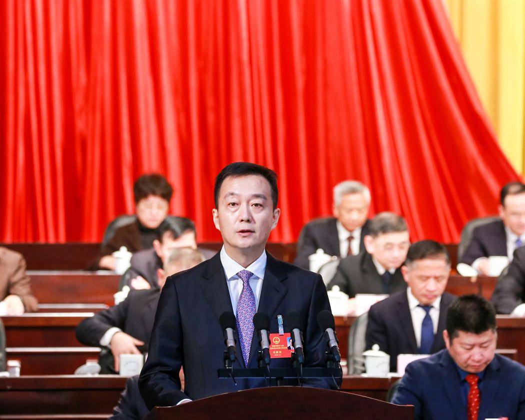 丁纯刘亚东昌红梅等出席 孔涛作政府工作报告 张梦生主持市十七届人大