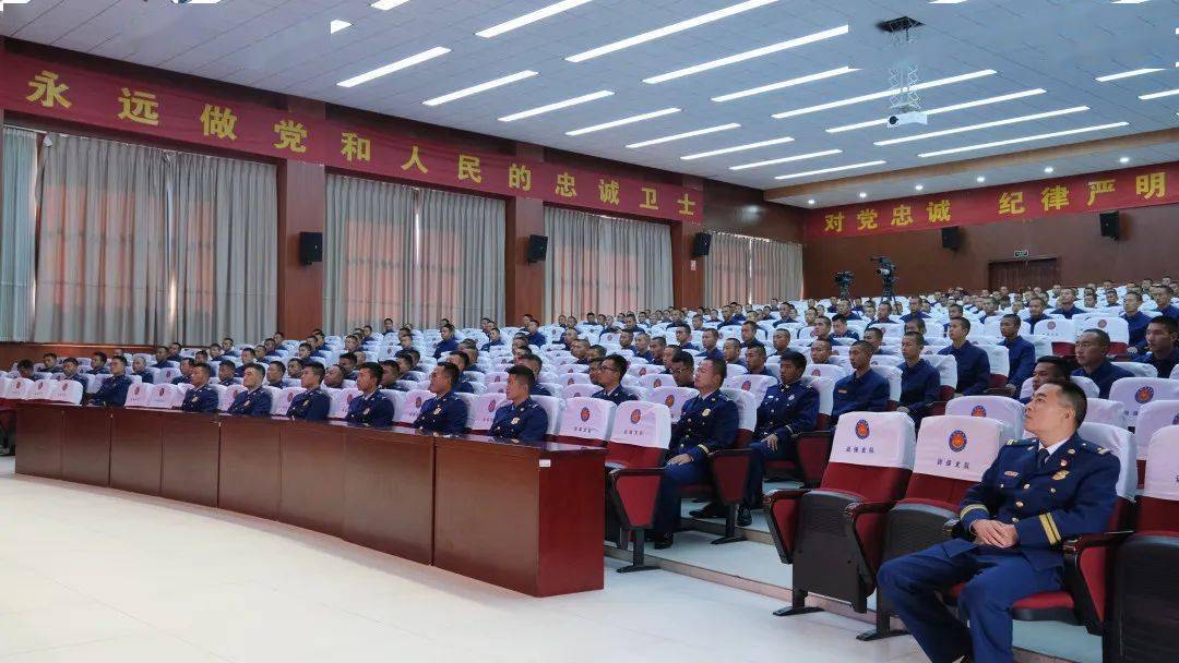 文山支队开展"逐梦火焰蓝 奋进新征程"新训慰问活动