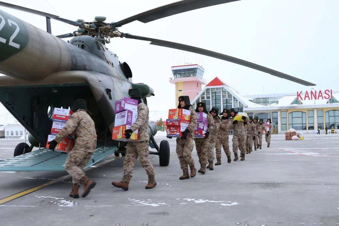 1月13日,新疆阿勒泰軍分區接到地委,行署請求後,迅速將情況上報新疆