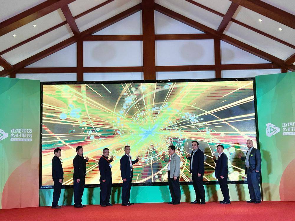 丰顺县委常委,副县长张晓山表示,此次联赛活动以"政府搭台,企业唱戏