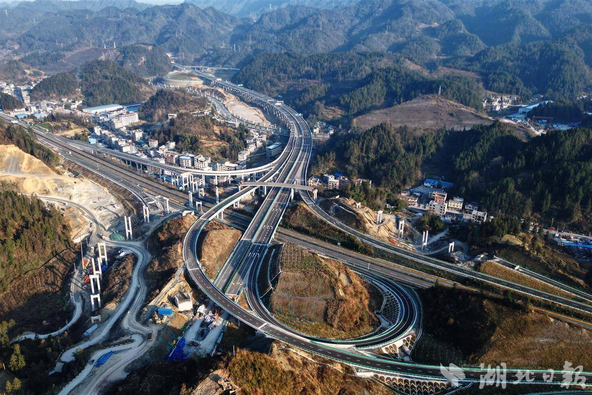 张南高速宣咸段通车 渝鄂湘再添一条省级快速通道_来凤_咸丰_李维