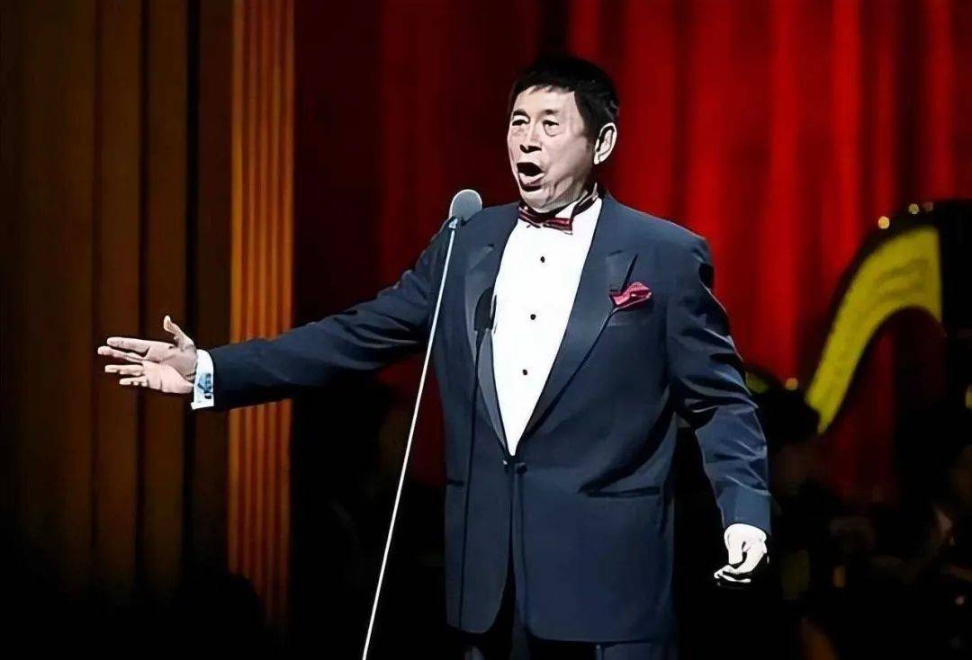 大学考上中央音乐学院的程志,作为男高音歌唱家开始了音乐之旅.