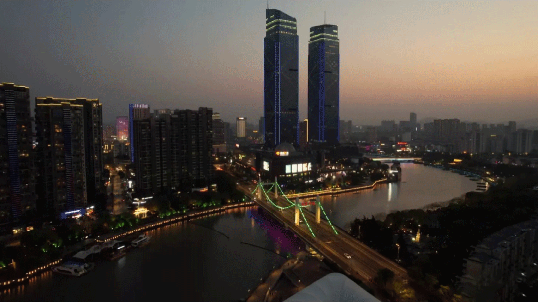 湖州夜景双子大厦图片