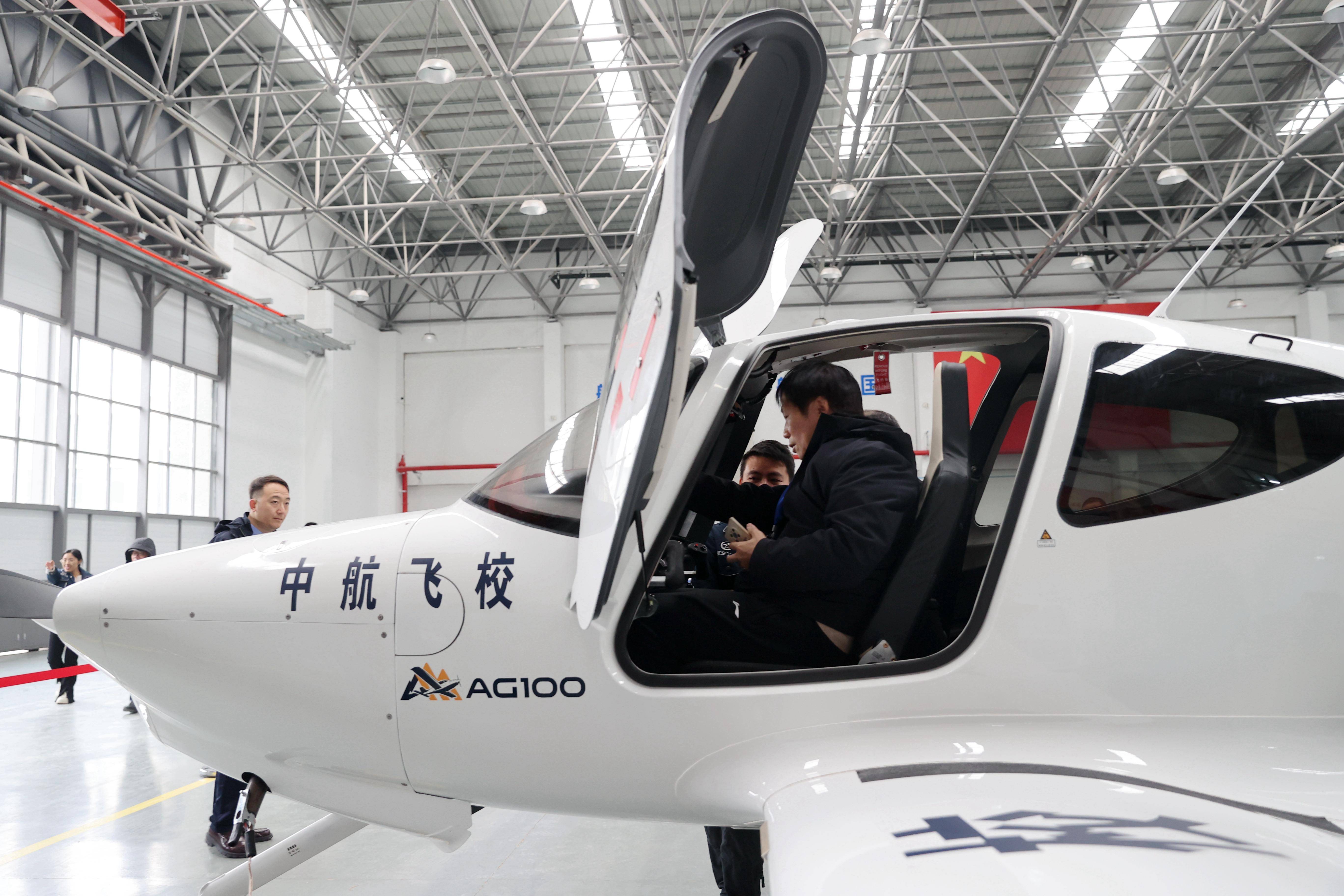 浙江:国产新一代初级教练机下线交付#_飞机_湖州市_莫干山