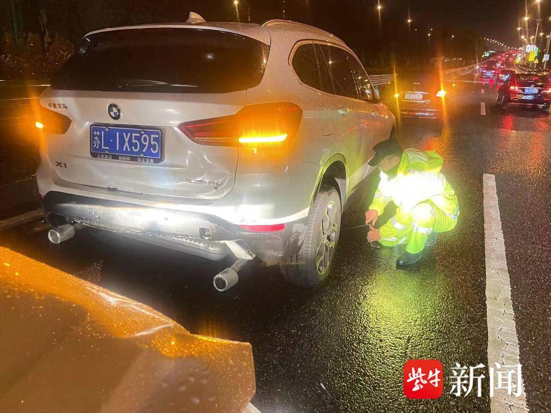 两车追尾"接吻"太深,警察一时竟也无法拆分_朱善国_铁骑_事故