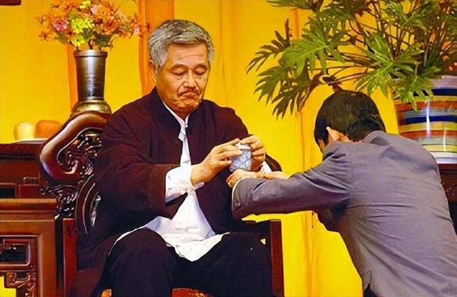 赵本山不装了,坦言他恨的并不是小沈阳,其实是踩着他上位的范伟_弟子