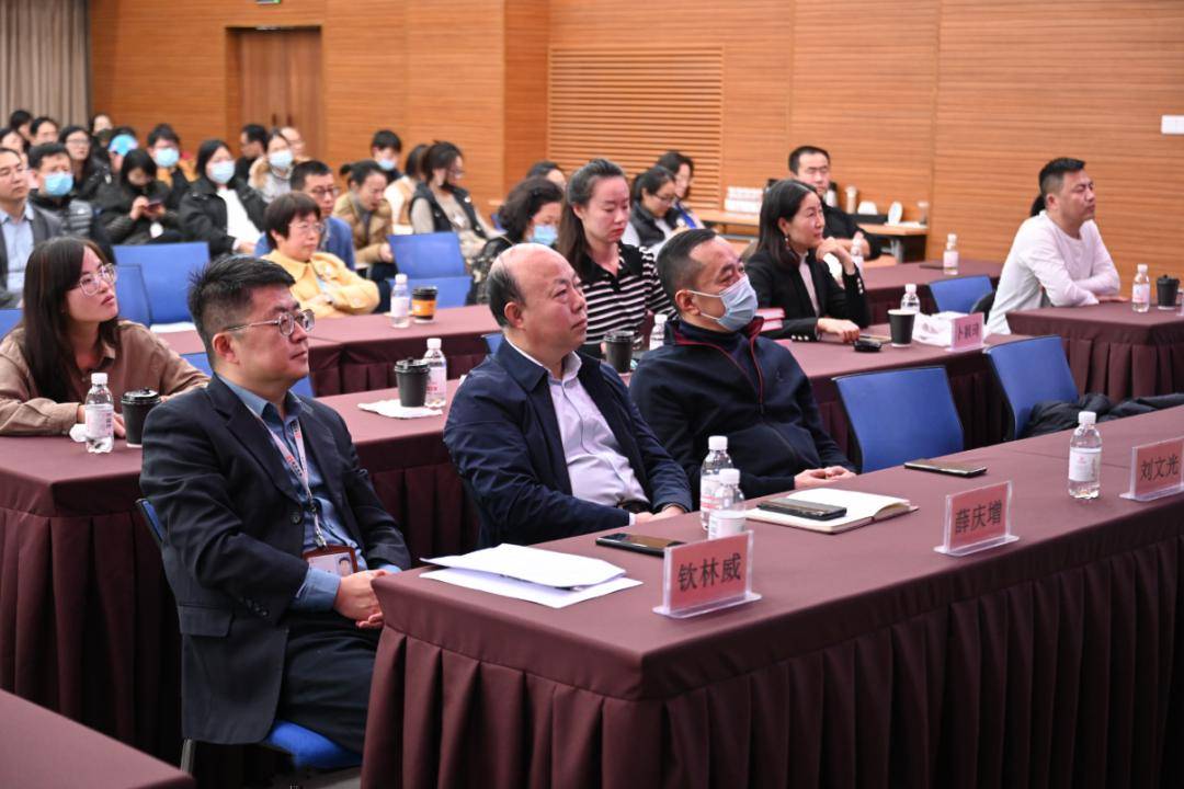 2024全速跑市场 | 青岛出版集团开展图书主题分享活动