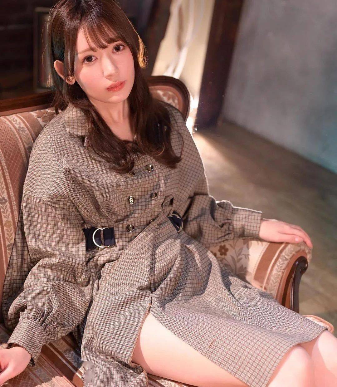翻牌||最强01后小花!出道1年爆红,美炸了!