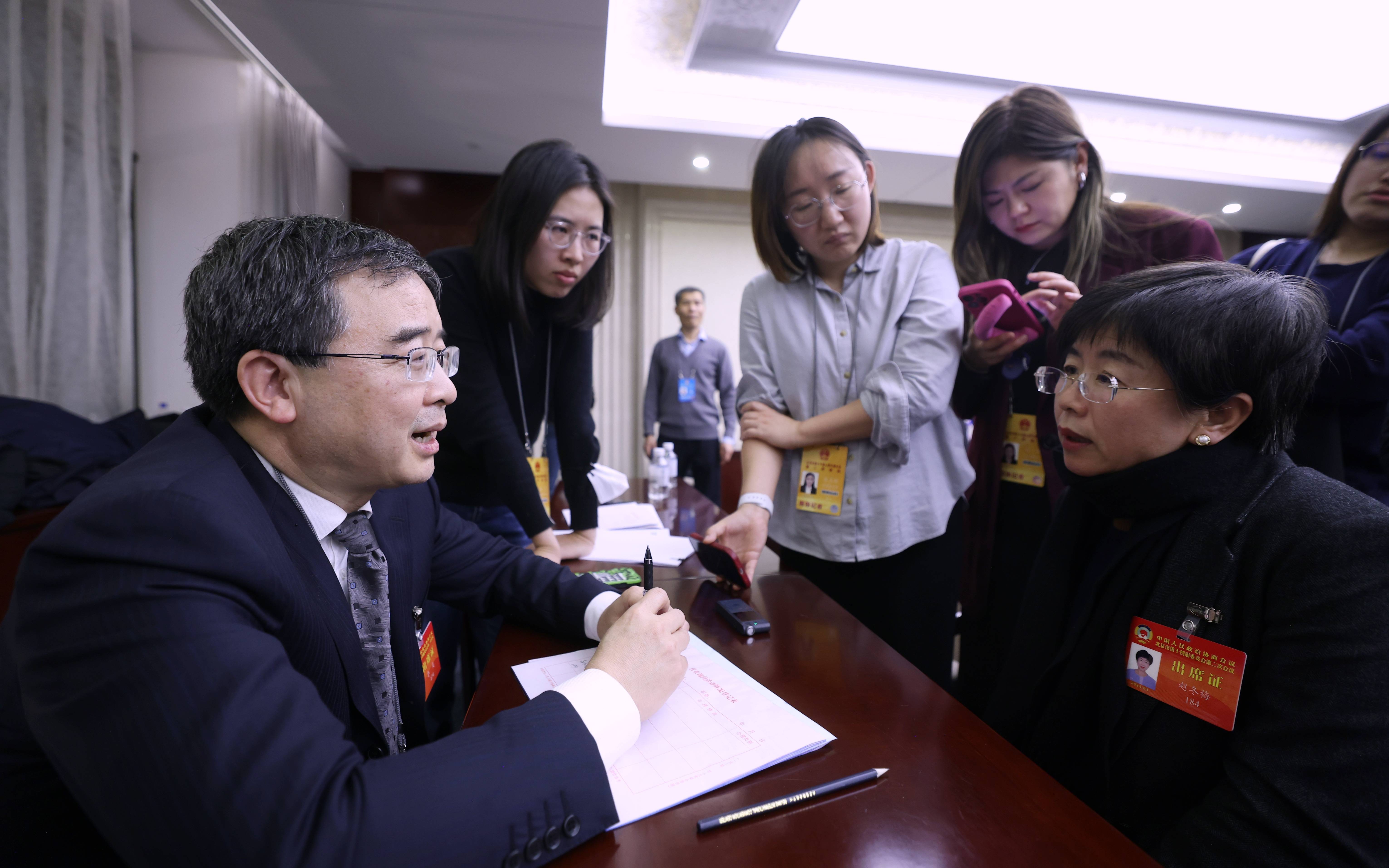 人大代表关注"为教师减负",北京市教委主任现场解答_教育_工作_李奕