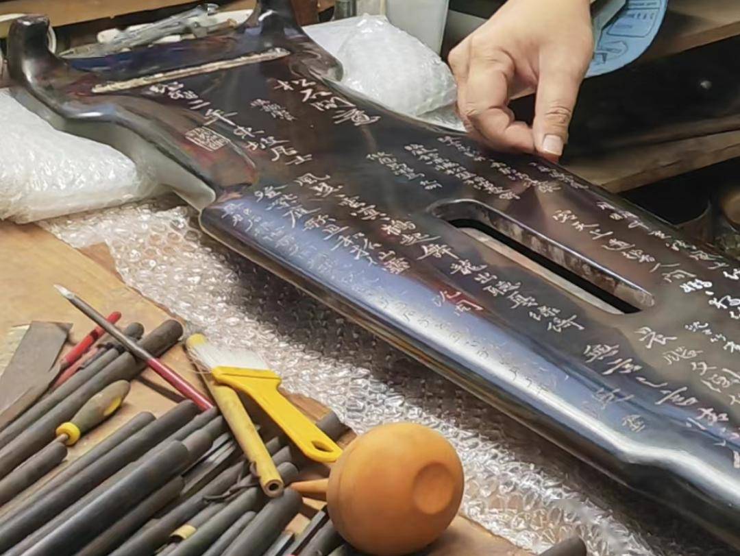 去惠州苏东坡祠,看东坡先生的"松石间意"琴吧!