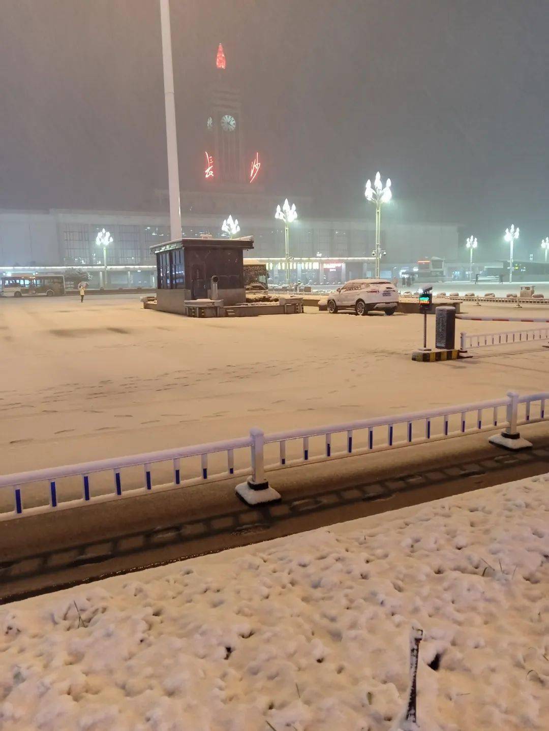 长沙下雪夜景图片