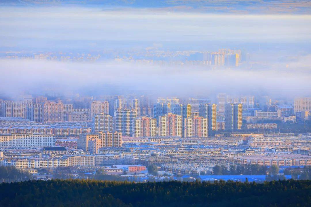 延吉市是吉林省延边朝鲜族自治州下辖县级市同时也是自治州首府图源