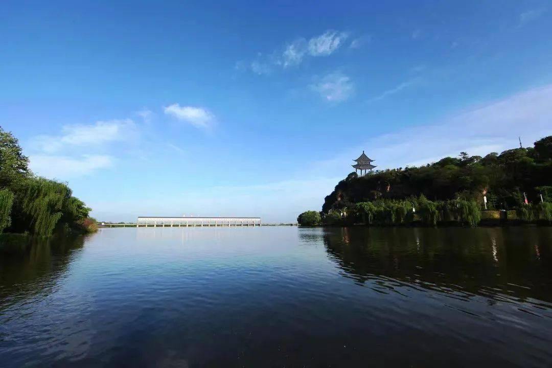 方誌新津)每每客居他鄉的愁思湧上心頭,杜甫總會想起新津修覺寺