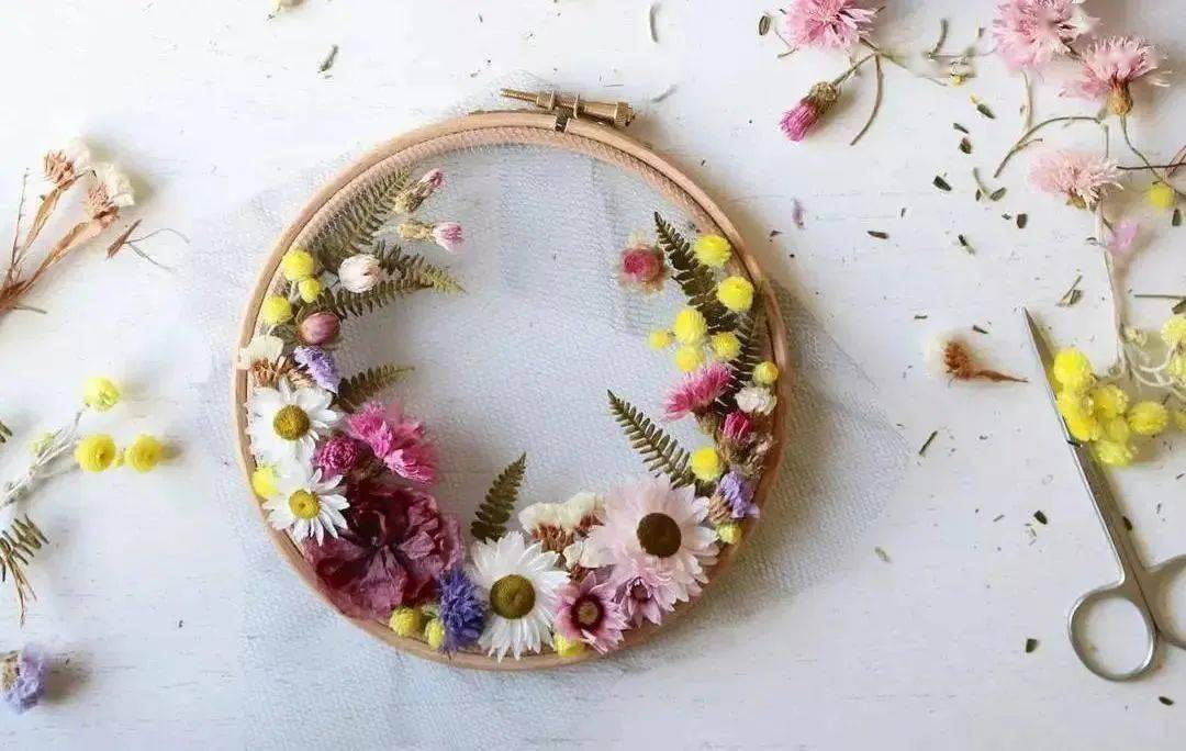 一幅押花作品才得以完成再按花的色彩,形态,质感等特点适宜搭配被处理