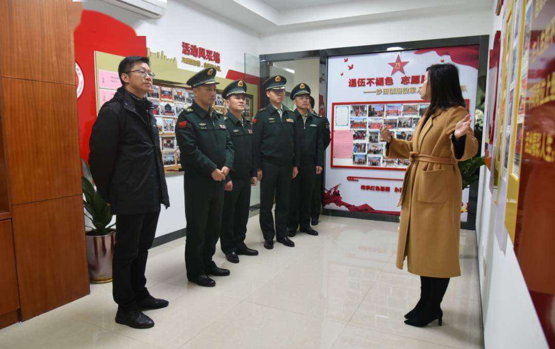 座谈会前,东莞海警局局长李秋铎一行参观了沙田镇退役军人服务中心