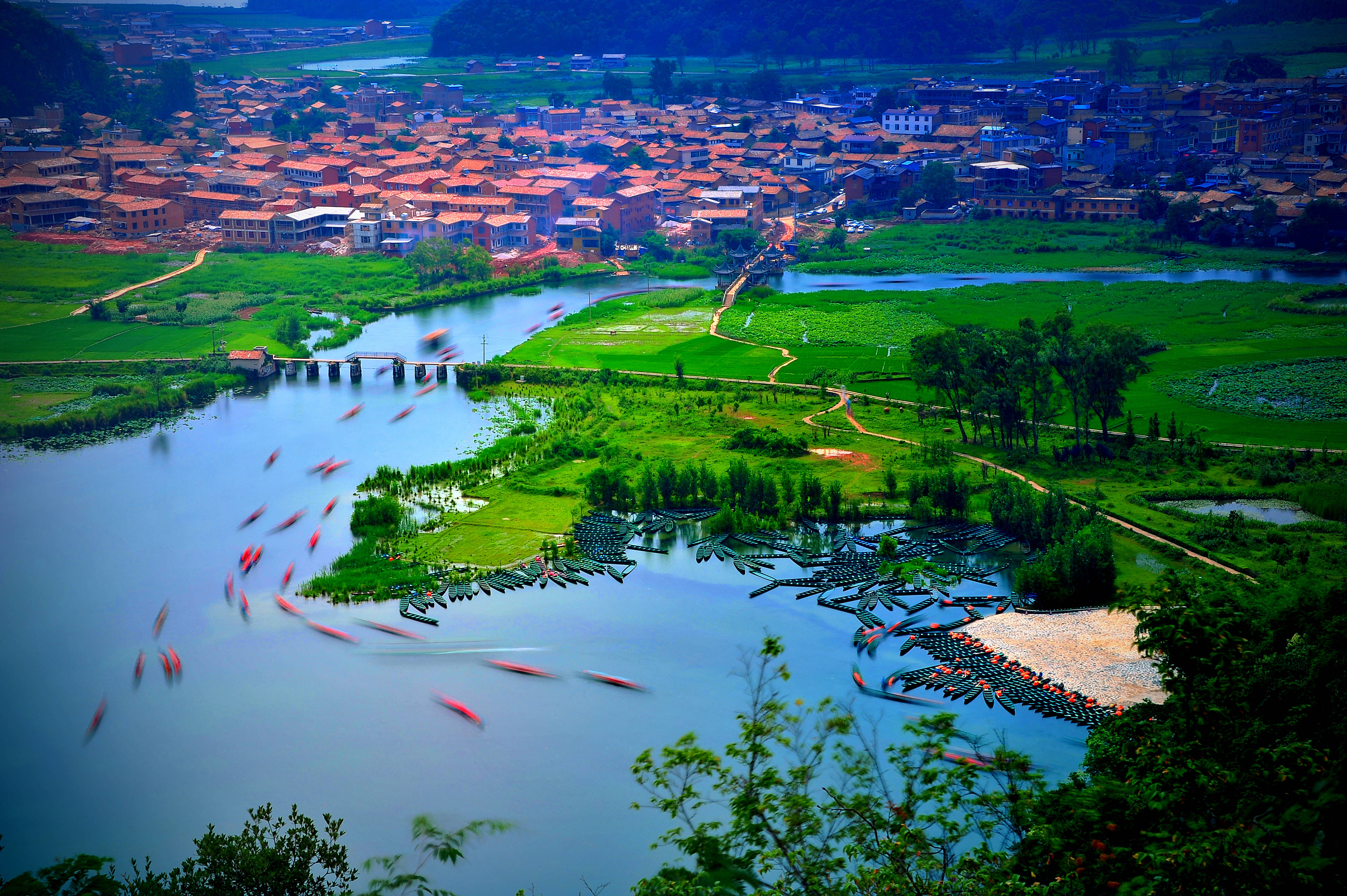 阿峨新寨民族版畫旅遊村是國家3a級旅遊景區,距馬關縣城19公里,水源